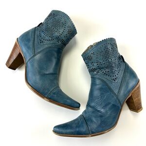 Spiral blue perforated western Boots Womens Sz 40 Leather ankle Coastal Cowgirl